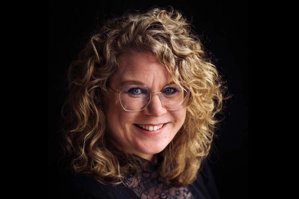 LOUISE VAN DEN BROEK
