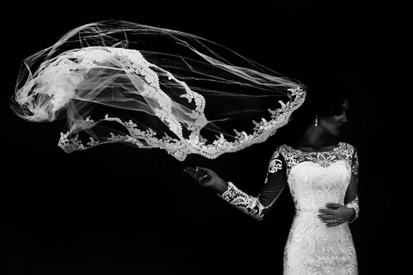 30 Fearlessly Artistic B&W Photos